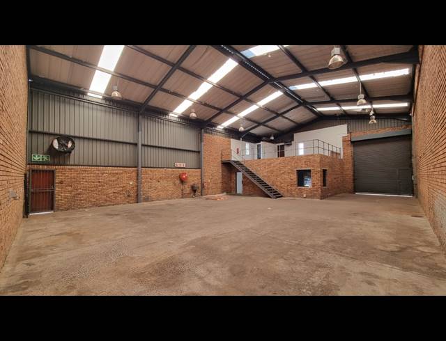 322M² WAREHOUSE TO LET IN BARTLETT